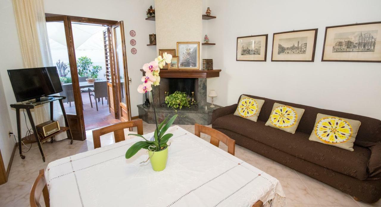 Casa Fedora Apartment Lecce Bagian luar foto